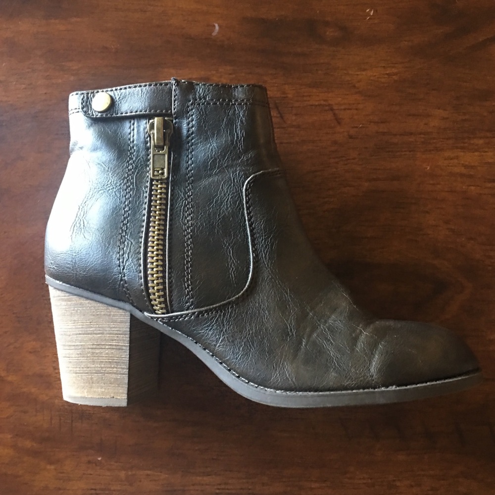 Crown Vintage Ankle Boots
